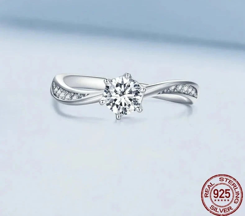 Anillo trenzado de circonia cúbica Plata de Ley 925 by Amour