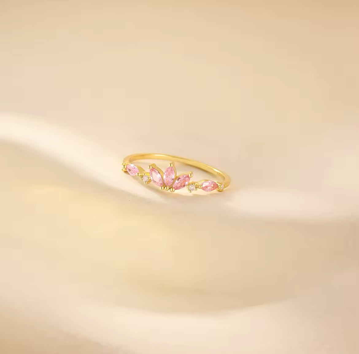 Anillo Corona de Circonias Rosa en plata 925 y Chapa Dorada