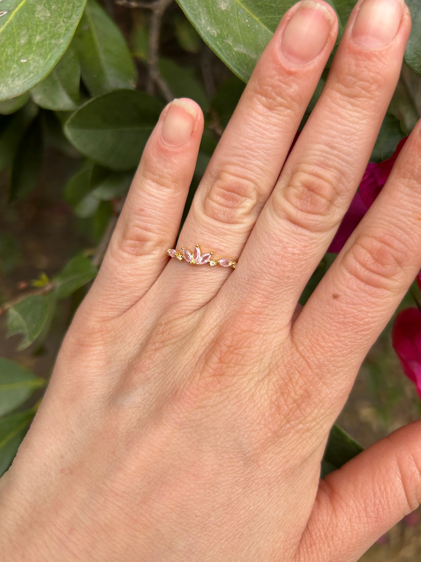 Anillo Corona de Circonias Rosa en plata 925 y Chapa Dorada