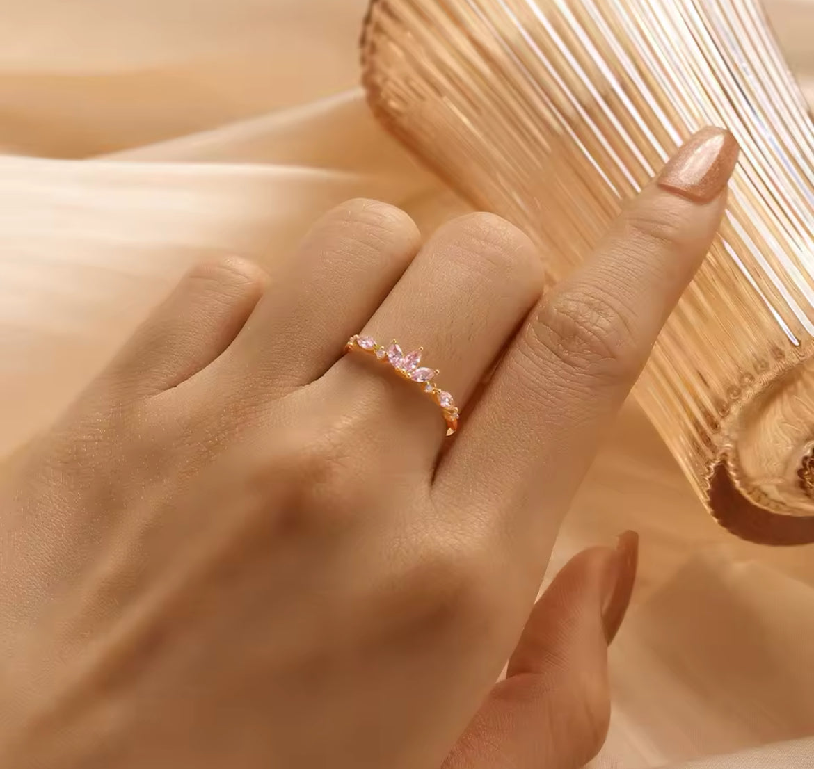 Anillo Corona de Circonias Rosa en plata 925 y Chapa Dorada